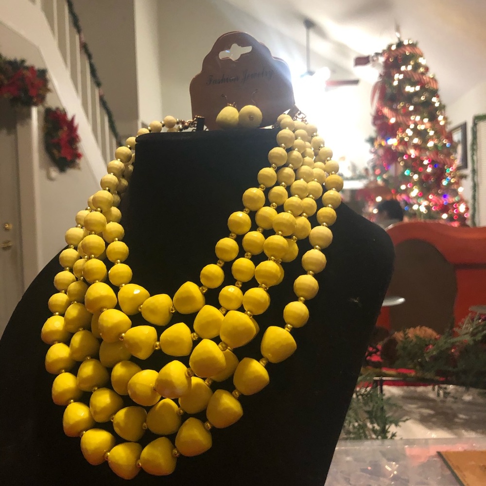 Yummy yellow necklace and earring set
